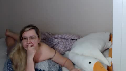 Snapshot of frelina chatting on 11-06-25, 07:37 frelina online show from 11-06-25, 07:37