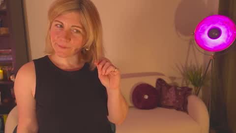 Louise or Lou 3 online show from 02-12-25, 07:45