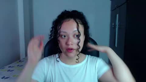 Snapshot of freud_x_louise1 chatting on 01-20-25, 05:15 Louise  online show from 01-20-25, 05:15