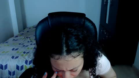 Snapshot of freud_x_louise1 chatting on 03-06-25, 06:30 Louise  online show from 03-06-25, 06:30