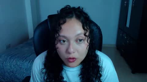 Snapshot of freud_x_louise1 chatting on 10-20-25, 03:07 Louise  online show from 10-20-25, 03:07