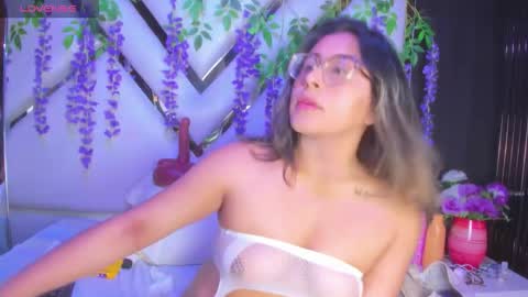 Snapshot of freya_miller_ chatting on 05-06-26, 03:57 Freya online show from 05-06-26, 03:57