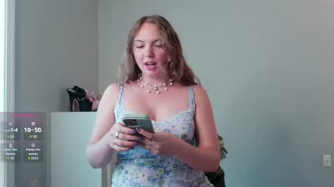 Snapshot of freyafux chatting on 06-18-26, 09:41 Miss Freya online show from 06-18-26, 09:41