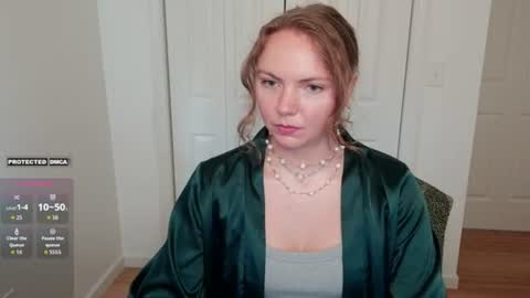 Snapshot of freyafux chatting on 06-25-26, 10:25 Miss Freya online show from 06-25-26, 10:25