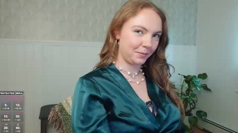 Snapshot of freyafux chatting on 07-11-26, 10:44 Miss Freya online show from 07-11-26, 10:44