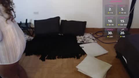 Snapshot of freyarouge chatting on 06-06-26, 02:11 freyarouge online show from 06-06-26, 02:11