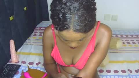 Snapshot of frianmak chatting on 02-12-25, 07:44 Frian online show from 02-12-25, 07:44