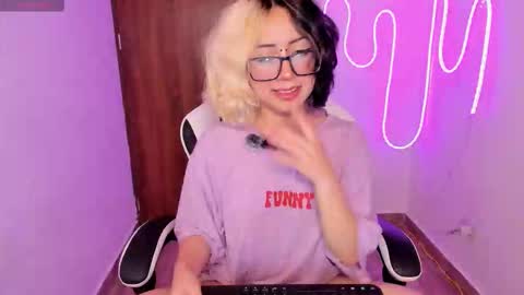 frida_lassi_ online show from 11-13-25, 08:52