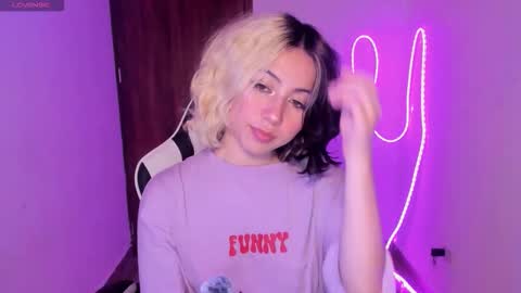 frida_lassi_ online show from 11-26-25, 11:17