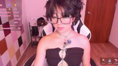 frida_lassi_ online show from 04-10-26, 01:49