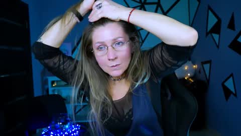 Snapshot of fridatander chatting on 12-25-24, 12:37 Frida Tander online show from 12-25-24, 12:37