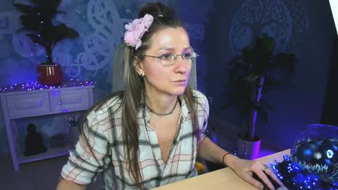 Snapshot of fridatander chatting on 12-27-24, 03:15 Frida Tander online show from 12-27-24, 03:15