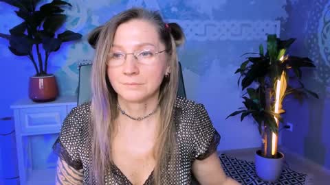 Snapshot of fridatander chatting on 01-18-25, 12:15 Frida Tander online show from 01-18-25, 12:15