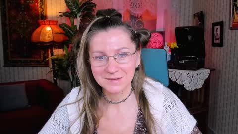 Snapshot of fridatander chatting on 01-31-25, 09:27 Frida Tander online show from 01-31-25, 09:27