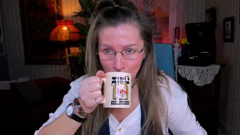 Snapshot of fridatander chatting on 02-06-25, 09:11 Frida Tander online show from 02-06-25, 09:11