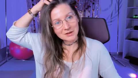 Snapshot of fridatander chatting on 02-17-25, 12:05 Frida Tander online show from 02-17-25, 12:05