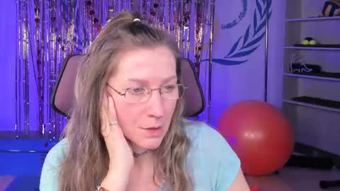 Snapshot of fridatander chatting on 02-24-25, 09:10 Frida Tander online show from 02-24-25, 09:10