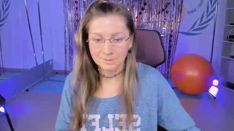 Snapshot of fridatander chatting on 03-01-25, 09:18 Frida Tander online show from 03-01-25, 09:18