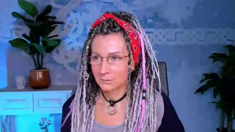Snapshot of fridatander chatting on 09-28-25, 01:05 Frida Tander online show from 09-28-25, 01:05