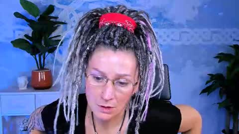 Snapshot of fridatander chatting on 10-06-25, 05:05 Frida Tander online show from 10-06-25, 05:05