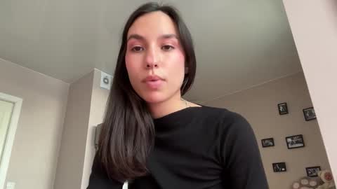 Snapshot of friend_foryou chatting on 09-18-25, 01:46 Lina online show from 09-18-25, 01:46