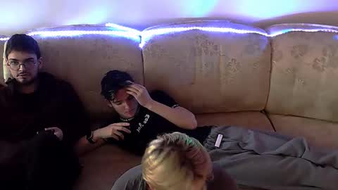 frill1 online show from 03-08-26, 08:18