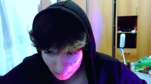 frill1 online show from 03-08-26, 09:29