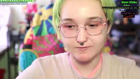 Snapshot of frogessjay chatting on 06-25-26, 01:59 Jaywise Frogfoot online show from 06-25-26, 01:59