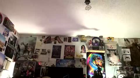 Snapshot of frozen232 chatting on 07-28-26, 01:10 Fabian online show from 07-28-26, 01:10