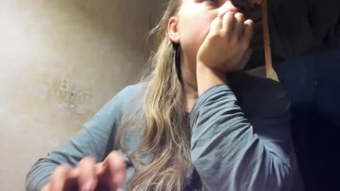 Snapshot of frumcake chatting on 01-27-25, 01:16 FrumCake online show from 01-27-25, 01:16