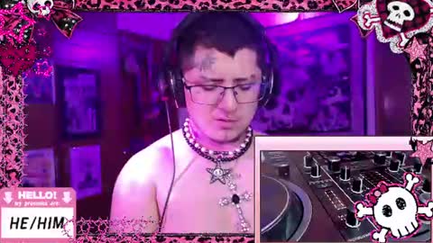 Snapshot of ftmbiggestclit chatting on 06-12-26, 06:40 Kevin online show from 06-12-26, 06:40