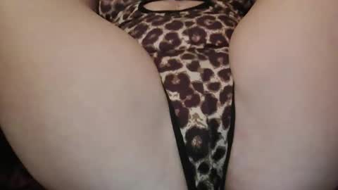 Snapshot of fuckanaries69 chatting on 11-19-25, 04:23 Aries69 online show from 11-19-25, 04:23