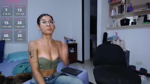 Snapshot of fuckc0uple chatting on 02-11-25, 04:22 Lauuuu n TheLuckyGuy online show from 02-11-25, 04:22