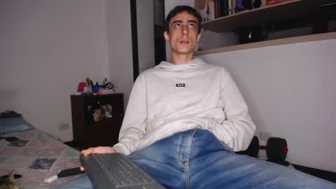 Snapshot of fuckc0uple chatting on 03-08-25, 04:45 Lauuuu n TheLuckyGuy online show from 03-08-25, 04:45