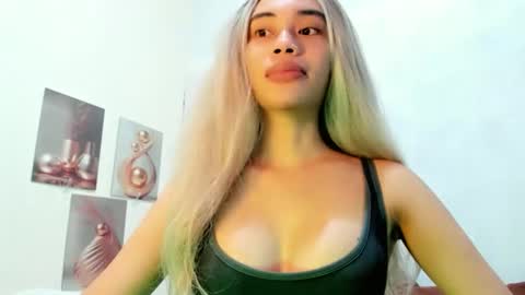 Snapshot of fuckingsexy143 chatting on 05-04-26, 02:40 fuckingsexy143 online show from 05-04-26, 02:40