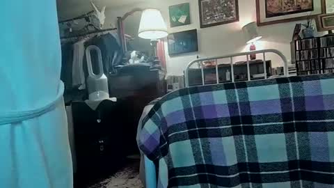 Snapshot of fullsvc chatting on 02-16-25, 03:27 fullsvc online show from 02-16-25, 03:27