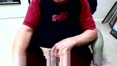 Snapshot of funclemike chatting on 09-29-25, 07:40 funclemike online show from 09-29-25, 07:40