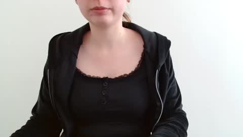 Snapshot of funemma000 chatting on 04-23-26, 12:29 Emma online show from 04-23-26, 12:29