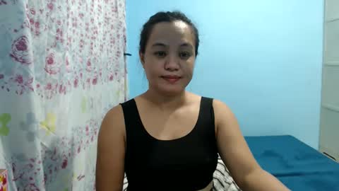 Snapshot of funluvnpinay4u chatting on 05-11-26, 02:45 MAE online show from 05-11-26, 02:45