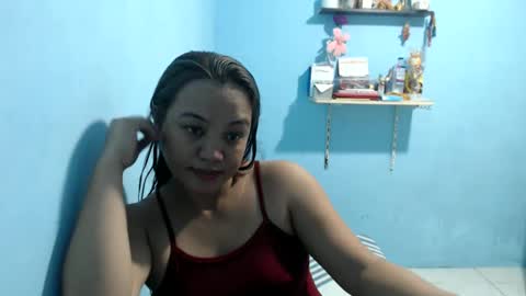 Snapshot of funluvnpinay4u chatting on 05-18-26, 02:51 MAE online show from 05-18-26, 02:51