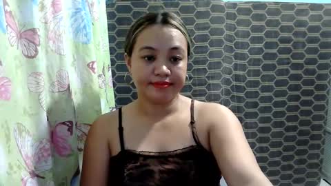 Snapshot of funluvnpinay4u chatting on 06-11-26, 02:11 MAE online show from 06-11-26, 02:11