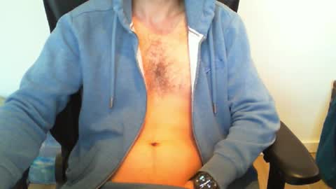 Snapshot of funnyeucouple chatting on 10-05-25, 07:17 YWhiteNiceMan online show from 10-05-25, 07:17