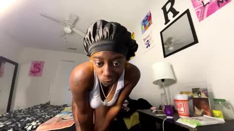 Snapshot of funsiizebratt chatting on 11-29-25, 06:55 Funsiizebratt online show from 11-29-25, 06:55