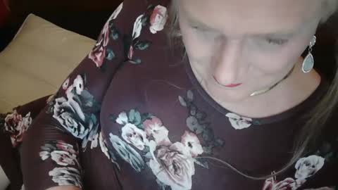 Jessie Love online show from 12-18-24, 09:58