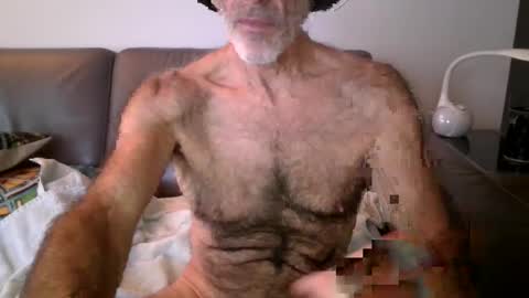 Snapshot of furrydawg chatting on 12-22-25, 05:32 furrydawg online show from 12-22-25, 05:32