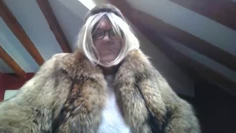 Snapshot of fursdany chatting on 10-26-25, 09:15 Dany online show from 10-26-25, 09:15