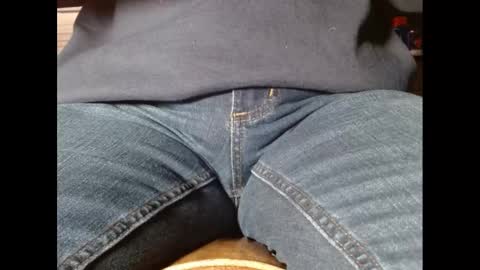 Snapshot of fuzzyblues chatting on 01-21-25, 01:39 Fuzzy Blues online show from 01-21-25, 01:39