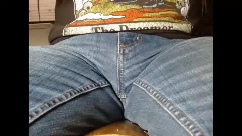 Snapshot of fuzzyblues chatting on 02-12-25, 10:37 Fuzzy Blues online show from 02-12-25, 10:37