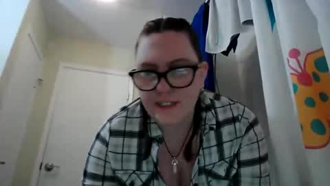 fuzzypeaches87 online show from 12-01-25, 08:14