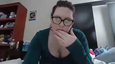 fuzzypeaches87 online show from 01-16-26, 06:45